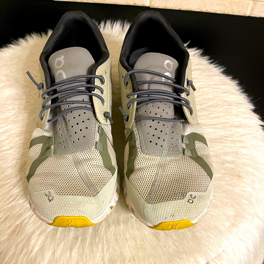 On cloud women’s size 8